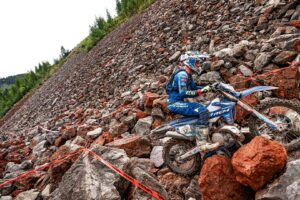 La course de motos tout-terrain la plus folle du monde fête ses 30 ans cette année. Un spectacle arrive