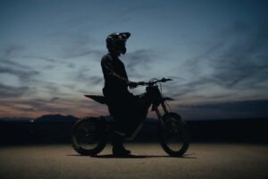 Qu&rsquo;est-ce qui pourrait mal se passer avec un vélo tout-terrain électrique à 2 500 $ ?