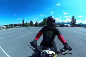Qui vole des motos dans une école d’équitation au printemps ? Quelqu&rsquo;un en Alaska, apparemment