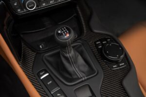 Toyota travaille sur une transmission manuelle simulée pour véhicules électriques si réelle que la voiture peut être « calée »