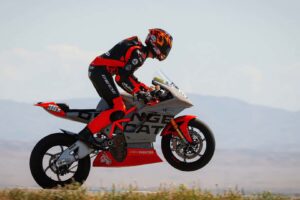 Vous voulez essayer une EV Superbike sur piste ? C&rsquo;est maintenant votre chance