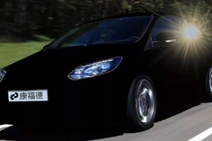 Le noir le plus noir du monde : la Chine veut transformer les voitures en trous noirs sur roues