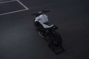 Motocrew Honda CB750 Hornet 4