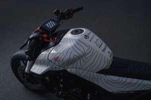 Motocrew Honda CB750 Hornet 7