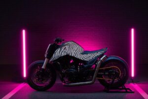 Changement de lumière : Honda CB750 Urban Tracker de Motocrew