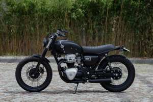 WKND Douanes Kawasaki W650 Scrambler 1