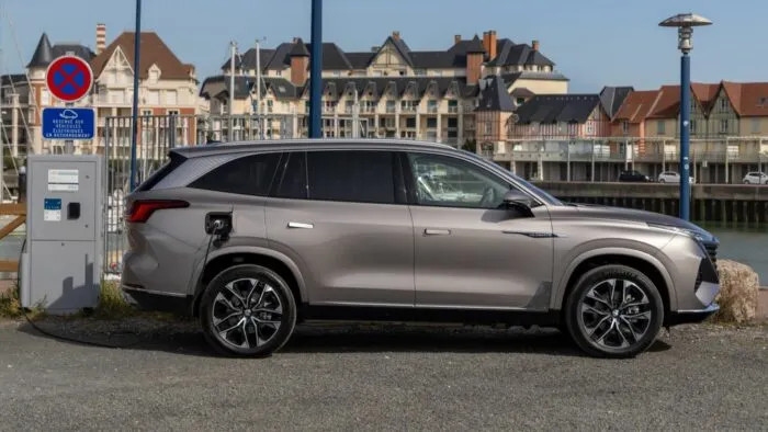 MGS9 PHEV 2026 18 700x394