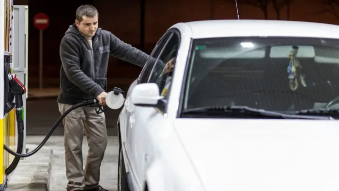 faire le plein d'essence station-service diesel