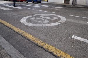 L&rsquo;Europe étudie la limitation de la vitesse de toutes les voitures : elle serait ajustée à la vitesse maximale de la route, elle serait contrôlée par satellite