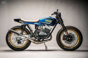 Traqueur de rue Yamaha RD350 1973 par MotoRelic