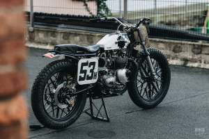Traqueur plat Triumph T100R 1967 par Hookie Co.