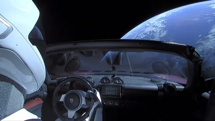 Tesla Roadster Espace 2 700x394