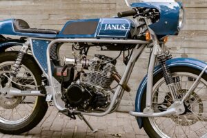 Pocket Rocket : le Janus Phoenix Cafe Racer de Mark Zweig