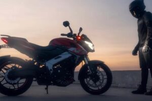Bajaj travaille sur une moto électrique. Les marchés d&rsquo;outre-mer reçoivent les premières commandes