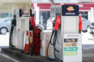 La TVA réduite sur le carburant prend fin et une réduction de 15 centimes par litre arrive (qui ne durera pas longtemps)