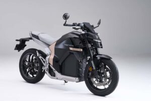 La première moto électrique de Honda est là. Souffre du même problème que toutes les autres motos électriques sur route