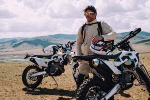 L&rsquo;acteur Norman Reedus vient d’emporter du matériel ADV quasi-hipster en Mongolie