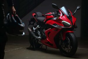 Une aérodynamique plus active arrive pour les motos. Cette fois, d&rsquo;une source très inattendue
