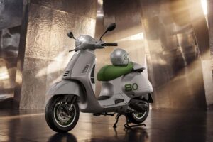 Vespa définit ses pouvoirs de conception pour étonner pour son 80e anniversaire. Regardez ce scooter en édition limitée