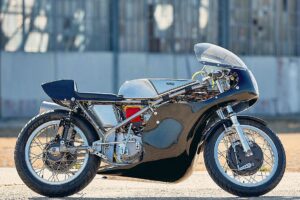 Jeudi de retour – Un classique, renaît : le savoureux Seeley Norton Commando 750 de Marian Sell