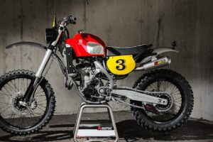 Jeudi de retour—Retro &lsquo;Crosser : un hommage moderne à la Husqvarna Cross de Slovénie