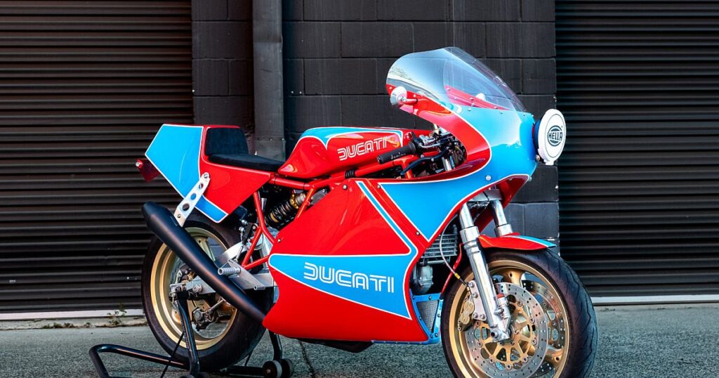 Nostalgie prête pour la piste : la réplique Ducati TT1 de Moto, spécialement conçue pour la rue