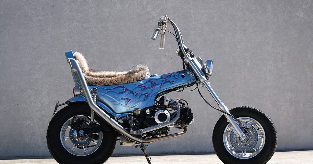 Au-delà du T-Bone : le Honda Dax décalé à la main de FEVER Custom