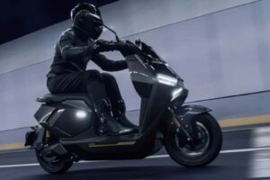 L&rsquo;Indonésie veut tellement que les gens achètent des motos électriques qu&rsquo;elle leur offre littéralement de l&rsquo;argent