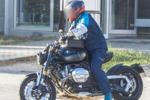La prochaine R20 espionnée de BMW. Le monstre de 2 litres est passé du stade du concept à celui proche de la production