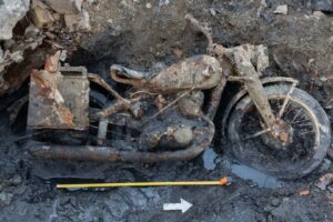 La sécheresse en cours en Europe vient de découvrir une moto de la Seconde Guerre mondiale laissée dans une rivière