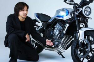 Le nouvel embrayage électronique CB400 Super Four de Honda convaincra-t-il les pilotes modernes ?