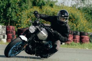 Les grosses motos ont un problème : les petites motos deviennent trop bonnes
