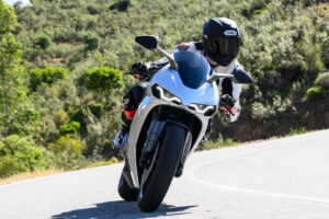 Norton Manx R devient la première moto ICE de production à remporter une IDÉE depuis des décennies
