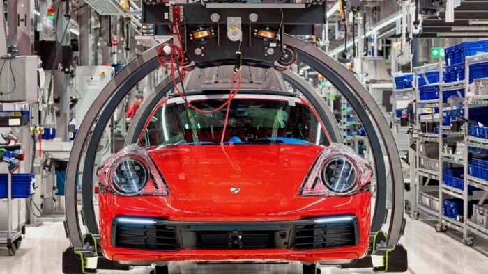 Usine Porsche 911 700x394