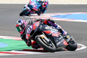 Triumph développe un nouveau moteur Moto2. Devinez ce que cela pourrait signifier pour la Street Triple