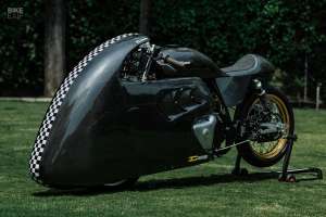 Course de dragsters Royal Enfield Continental GT par Greasehouse Customs