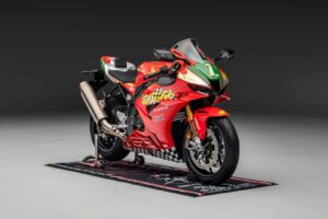 Achetez cette réplique de John McGuinness Honda CBR1000RR-R Fireblade SP, puis roulez avec lui