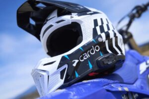 Cardo lance le premier casque MX au monde avec communication maillée intégrée