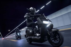 Ce scooter électrique bon marché est doté d&rsquo;un ABS, d&rsquo;un contrôle de traction, d&rsquo;une surveillance des angles morts et d&rsquo;un GPS