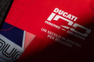 Ducati transforme toute cette ville italienne emblématique en exposition pour son 100e anniversaire