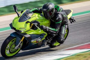 La Chine a construit la moto de sport à quatre cylindres de 500 cm3 que l&rsquo;Amérique ne peut pas avoir