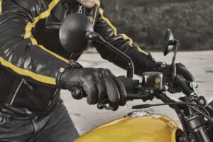 Les entreprises d’équipement de moto réduisent-elles la protection pour économiser de l’argent ? Les chercheurs disent « oui »