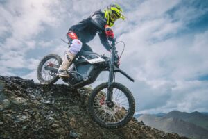Los Angeles arrive pour les motos tout-terrain électriques que tout le monde prétend être des vélos électriques