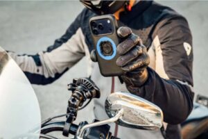 Quad Lock ajoute enfin un accessoire à 360 degrés à sa gamme. Nettoyer les cockpits à l’échelle mondiale