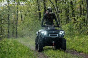 Une entreprise de batteries soutenue par Mercedes affirme avoir craqué des batteries à semi-conducteurs