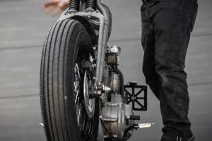 Semi-rigide Harley-Davidson Sportster personnalisé par MB Cycles