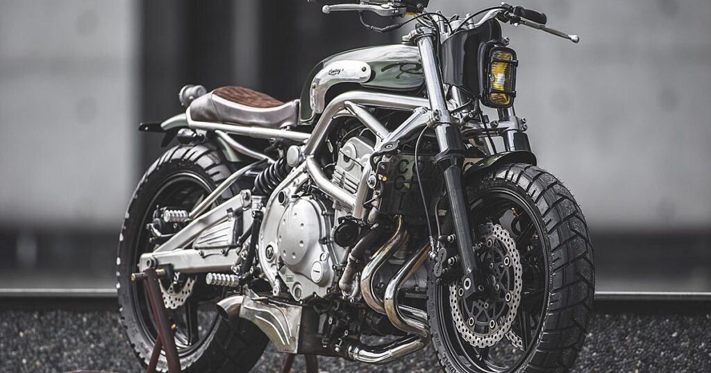 Étourdissant quotidien : une Kawasaki ER-6F par Cowboy's Chopper