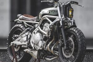 Étourdissant quotidien : une Kawasaki ER-6F par Cowboy&rsquo;s Chopper