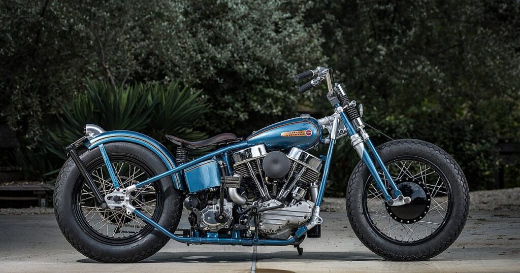 Smoky Blue : Un Panhead Bobber 1954 inattaquable d'Infinity Inc.