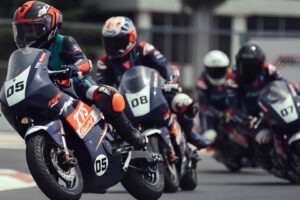 Cette entreprise a construit une mini moto de course pour les enfants. Moi, à 10 ans, je suis extrêmement jaloux